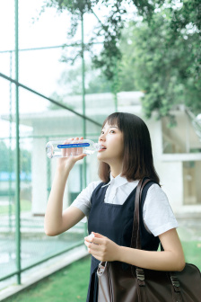 《交换:完美的邻居》2020在线观看